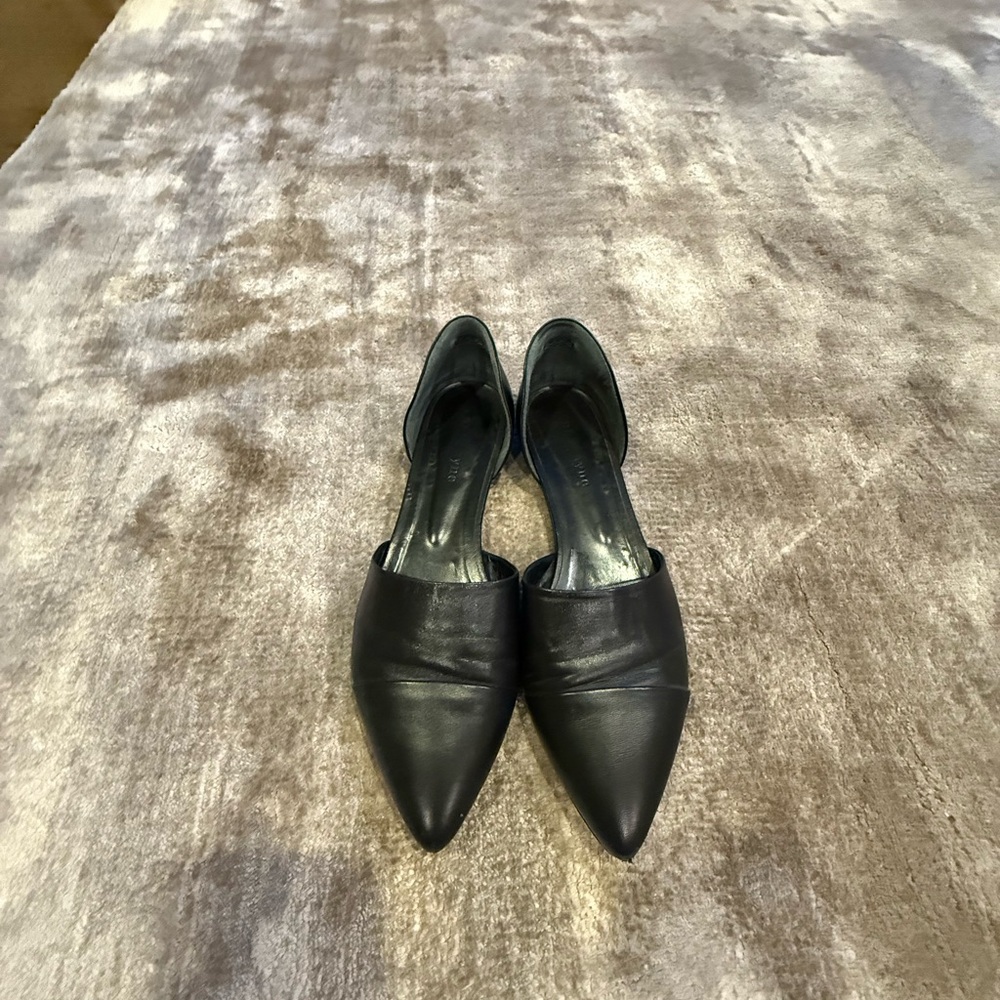 Jenni Kayne Black Pointed-Toe Leather Loafers